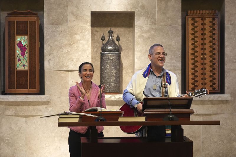 Gayle Pomerantz, left, senior rabbi at Temple Beth Sholom, and Cantor Juval Porat sing during a Shabbat service, Friday, Sept. 27, 2024, in Miami Beach, Fla. (AP Photo/Wilfredo Lee)