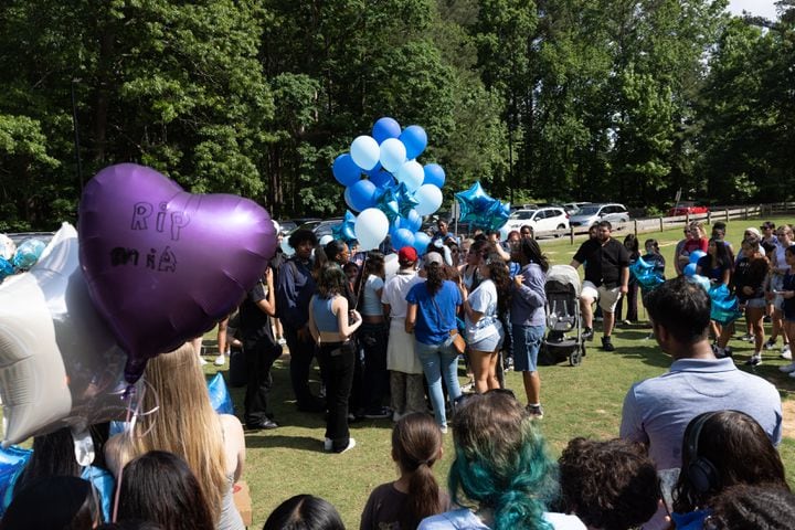 Balloon release for Dunwoody High student
