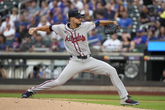 Atlanta Braves' Charlie Morton pitches during the first inning of a baseball game against the New York Mets, Friday, July 26, 2024, in New York. The Braves lost 8-4 and have dropped six in a row.  (AP Photo/Pamela Smith)