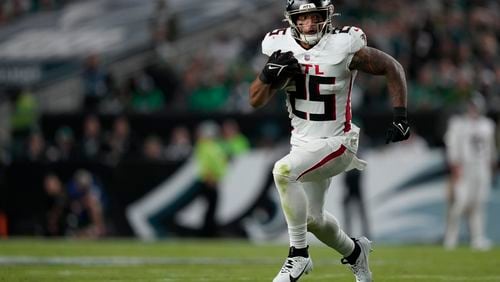 Atlanta Falcons running back Tyler Allgeier (25) runs with the ball during the second half of an NFL football game against the Philadelphia Eagles on Monday, Sept. 16, 2024, in Philadelphia. (AP Photo/Matt Slocum)