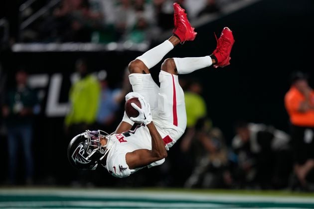 Atlanta Falcons wide receiver Darnell Mooney (1) scores a touchdown during the second half of an NFL football game against the Philadelphia Eagles on Monday, Sept. 16, 2024, in Philadelphia. (AP Photo/Matt Slocum)