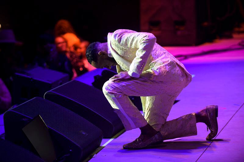 Freddie Jackson bows at the end of his concert performed at the Stockbridge Amphitheater on Saturday, Oct. 23, 2021. (Daniel Varnado/ For the Atlanta Journal-Constitution)