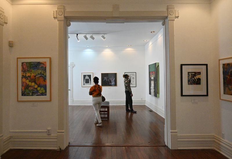 October 8, 2021 Atlanta - Museum visitors enjoy current exhibits at Hammonds House Museum - known for Collection of African American Art- on Friday, October 8, 2021. (Hyosub Shin / Hyosub.Shin@ajc.com)