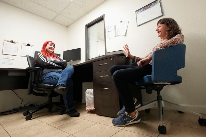 Methadone patient Irene Garnett, right, 44, of Phoenix, meets with counselor Melodie Reece at a clinic in Scottsdale, Ariz., on Monday, Aug. 26, 2024. (AP Photo/Ross D. Franklin)