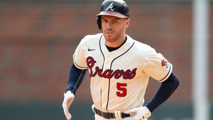 Freddie Freeman homers and gets 4 hits on his birthday, leading