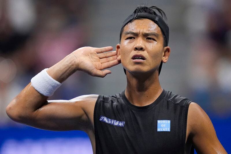 Li Tu, of Australia, motions to the crowd during a match against Carlos Alcaraz, of Spain during the first round of the U.S. Open tennis championships, Tuesday, Aug. 27, 2024, in New York. (AP Photo/Matt Rourke)