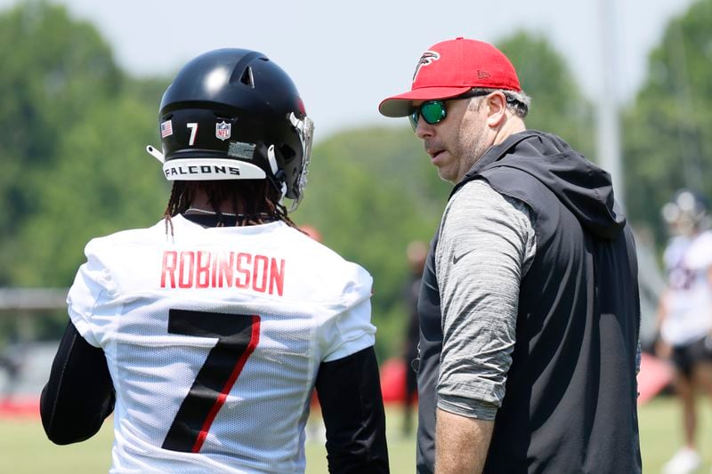 Atlanta Falcons head coach Arthur Smith speaks to Falcons running back Bijan Robinson (7) during OTAs at the Atlanta Falcons Training Camp, Wednesday, June 7, 2023, in Flowery Branch, Ga.
 Miguel Martinez / miguel.martinezjimenez@ajc.com
