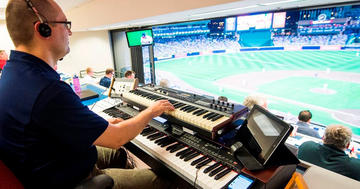 Braves organist plays 'Stranger Things' theme for Padres' Wil Myers walk-up