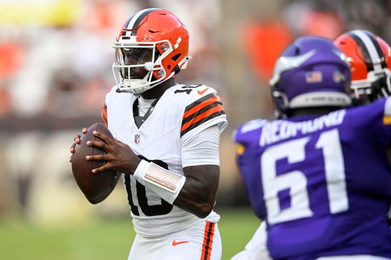 Cleveland Browns quarterback Tyler Huntley looks to pass against the Minnesota Vikings during the second half of an NFL preseason football game, Saturday, Aug. 17, 2024, in Cleveland. (AP Photo/David Richard)