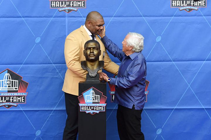 49ers celebrating Bryant Young's enshrinement into Hall of Fame