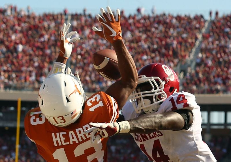 DALLAS, TX - OCTOBER 14:  Jerrod Heard #13 of the Texas Longhorns gets a reception broken up by Emmanuel Beal #14 of the Oklahoma Sooners in a football game at Cotton Bowl on October 14, 2017 in Dallas, Texas.  (Photo by Richard W. Rodriguez/Getty Images)