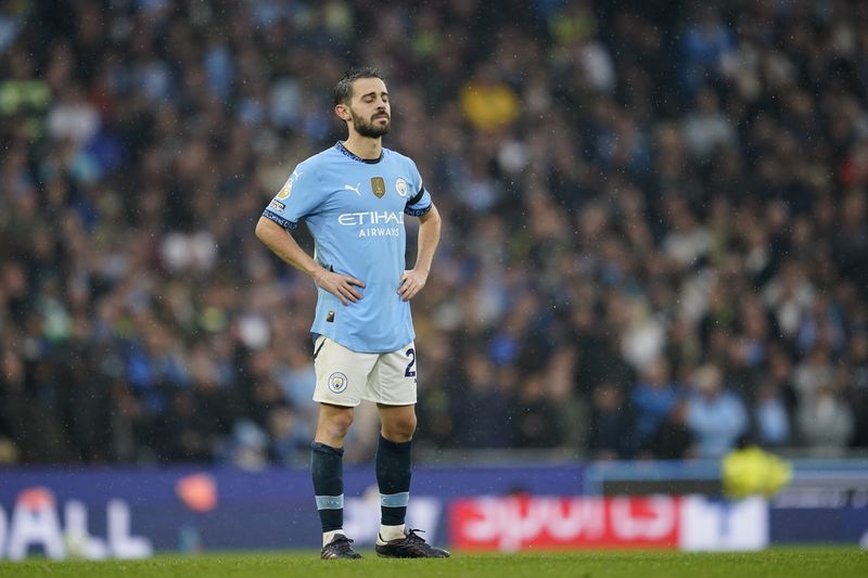 Manchester City's Bernardo Silva reacts during the English Premier League soccer match between Manchester City and Arsenal at the Etihad stadium in Manchester, England, Sunday, Sept. 22, 2024. (AP Photo/Dave Thompson)