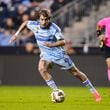 Atlanta United midfielder Saba Lobjanidze #9 dribbles during the first half of the match against the Philadelphia Union at Subaru Park in Philadelphia, PA on Saturday September 28, 2024. (Photo by Mitch Martin/Atlanta United)