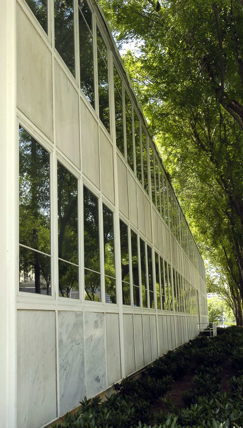 This is the old Gulf Oil building located at 131 Ponce de Leon and reputed to be the first designed by noted architect I. M. Pei.  Photo taken in 2007. (W.A. BRIDGES JR. / AJC staff)