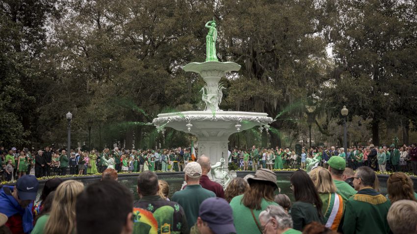 Fountain dying signals Savannah St. PatrickÕs Day Parade approach