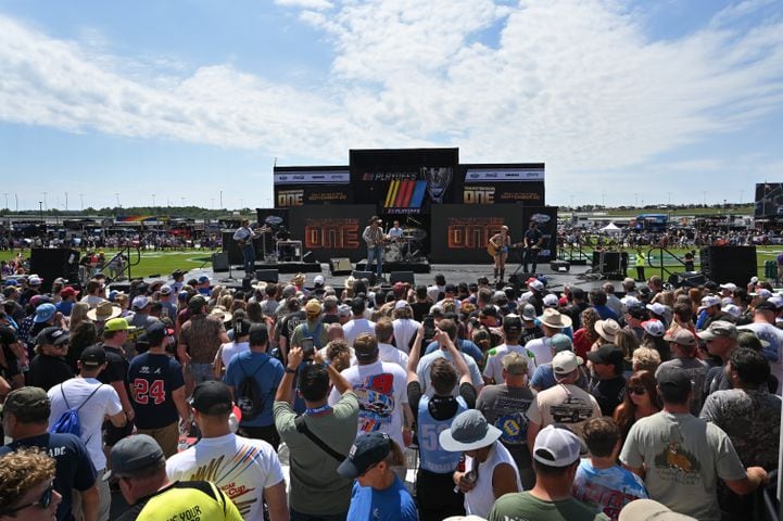 Quaker State 400 photos