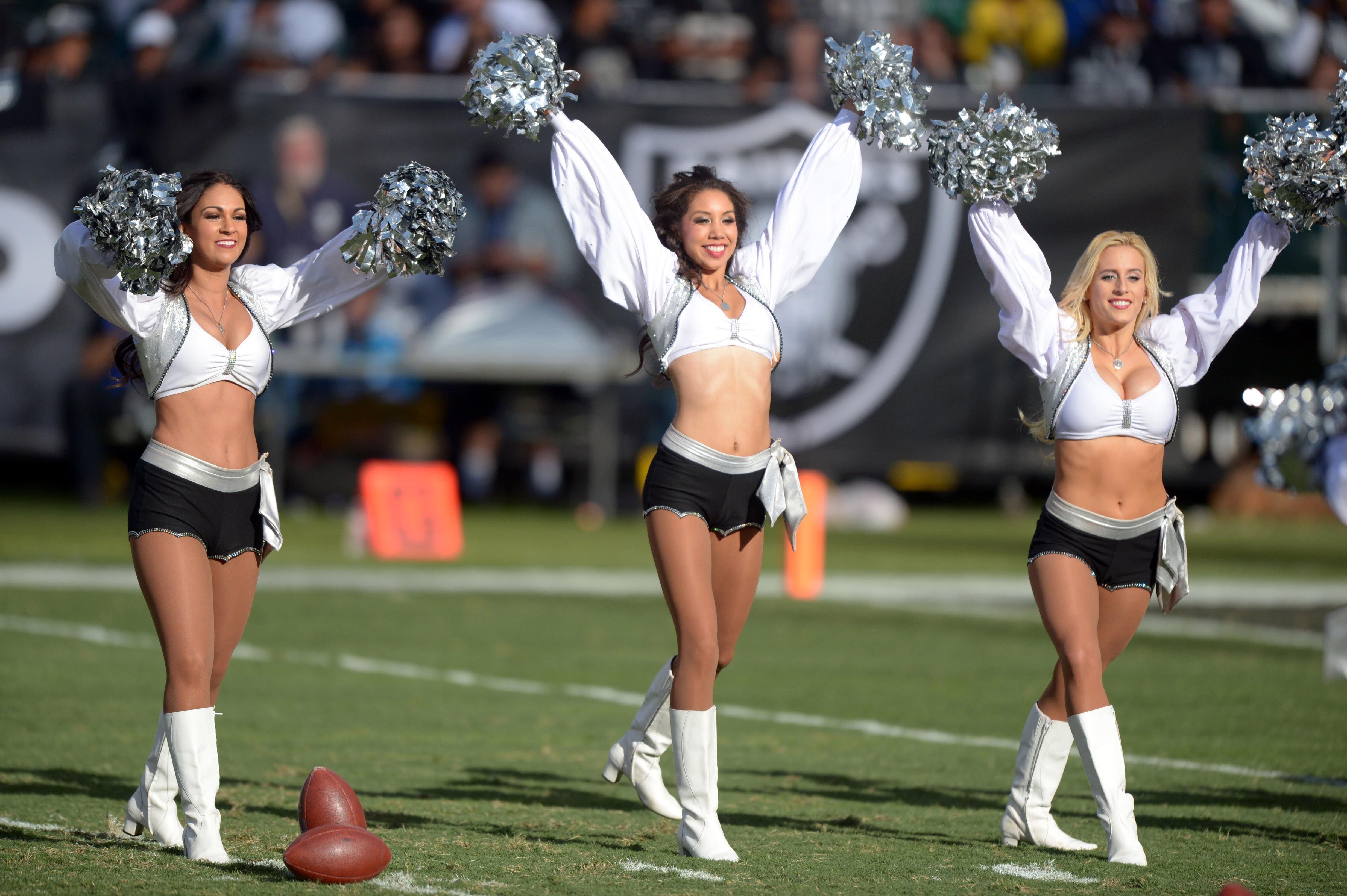 Photos of NFL Cheerleaders from Week 9 – Page 19 – Pro Dance Cheer