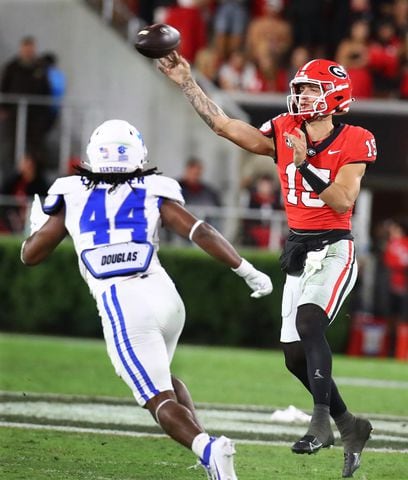 Georgia quarterback Carson Beck completes a pass past Kentucky inside linebacker Martez Thrower during the third quarter in a NCAA college football game on Saturday, Oct. 7, 2023, in Athens.  Curtis Compton for the Atlanta Journal Constitution