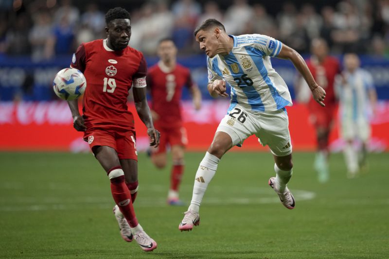 Argentina's Nahuel Molina, right, heads the ball past Canada's Alphonso Davies during a Copa America Group A soccer match in Atlanta, Thursday, June 20, 2024. (AP Photo/Jason Allen)