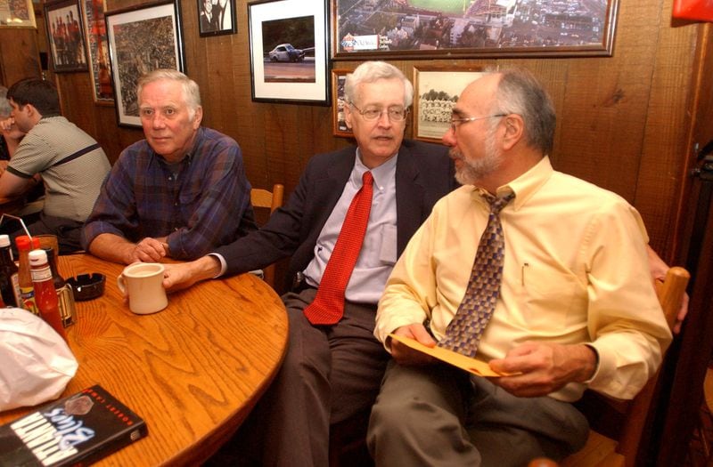 Richard Stogner (center) was a Tuesday night regular at Manuel's Tavern. (RENEE' HANNANS HENRY/2004 AJC file)