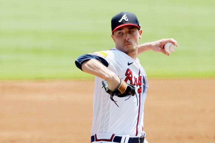 Photos: Braves fall short in series finale vs. Giants