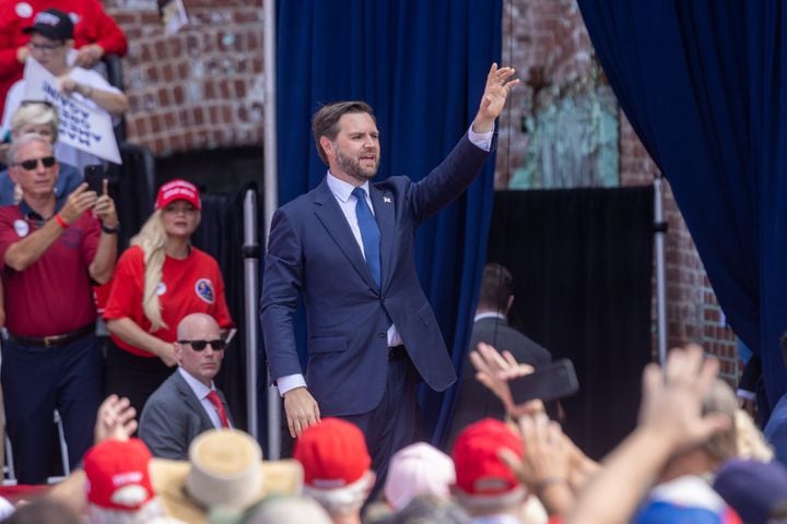 JD Vance campaigns in Lindale
