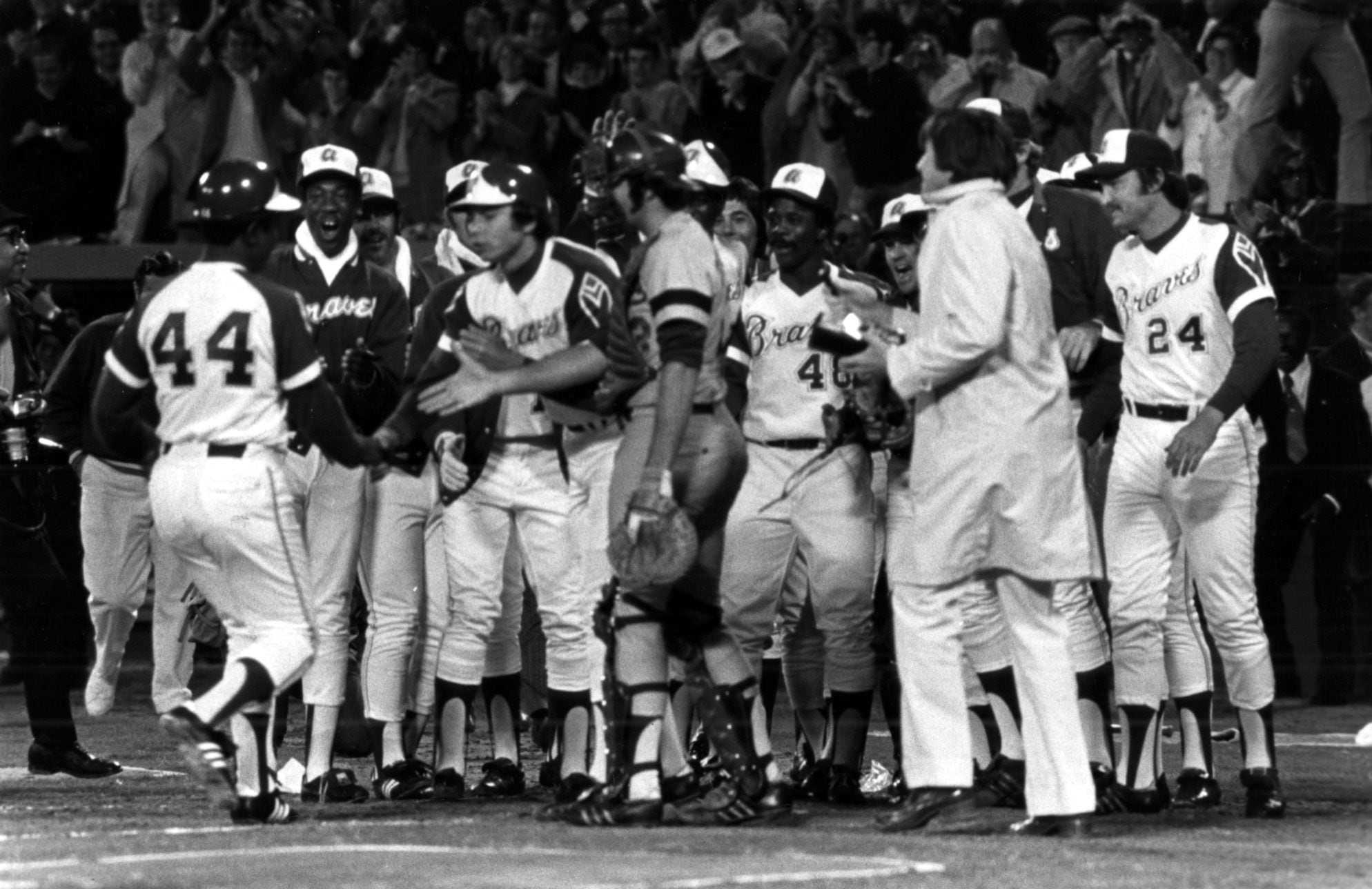 Atlanta Braves' Hank Aaron at bat moments before hitting his 715th home  run, 1974 - Atlanta Journal-Constitution Photographs - Georgia State  University Library Digital Collections