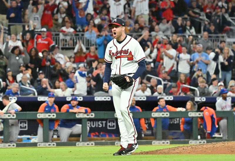 October 2, 2022 Atlanta - Atlanta Braves' relief pitcher Collin McHugh (32) reacts after striking out New York Mets' shortstop Francisco Lindor (12) to end the 6th inning at Truist Park on Sunday, October 2, 2022. (Hyosub Shin / Hyosub.Shin@ajc.com)