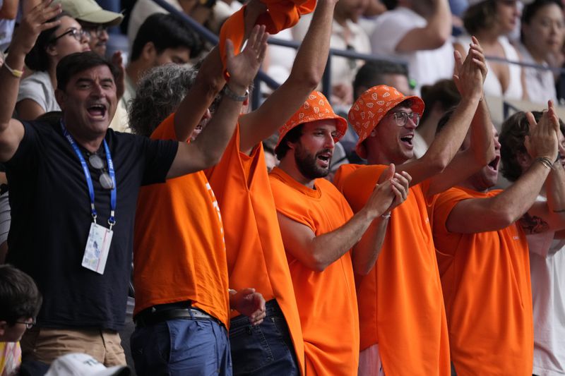 Fans cheer during the men's singles semifinals between Jannik Sinner, of Italy, and Jack Draper, of Great Britain, of the U.S. Open tennis championships, Friday, Sept. 6, 2024, in New York. (AP Photo/Seth Wenig)