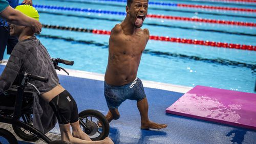 Paralympic athlete Araujo dos Santos, of Brasil, celebrates his victory at the Men's 100m backstroke -S2 final, during the 2024 Paralympics, Thursday, Aug. 29, 2024, in Paris, France. (AP Photo/Emilio Morenatti)