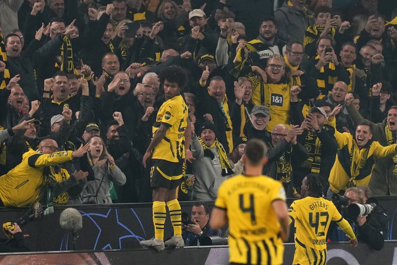 Dortmund's Karim Adeyemi celebrates with the fans his side's second goal during the Champions League opening phase soccer match between Borussia Dortmund and Celtic FC at the BVB Stadion in Dortmund, Germany, Tuesday, Oct. 1, 2024. (AP Photo/Martin Meissner)