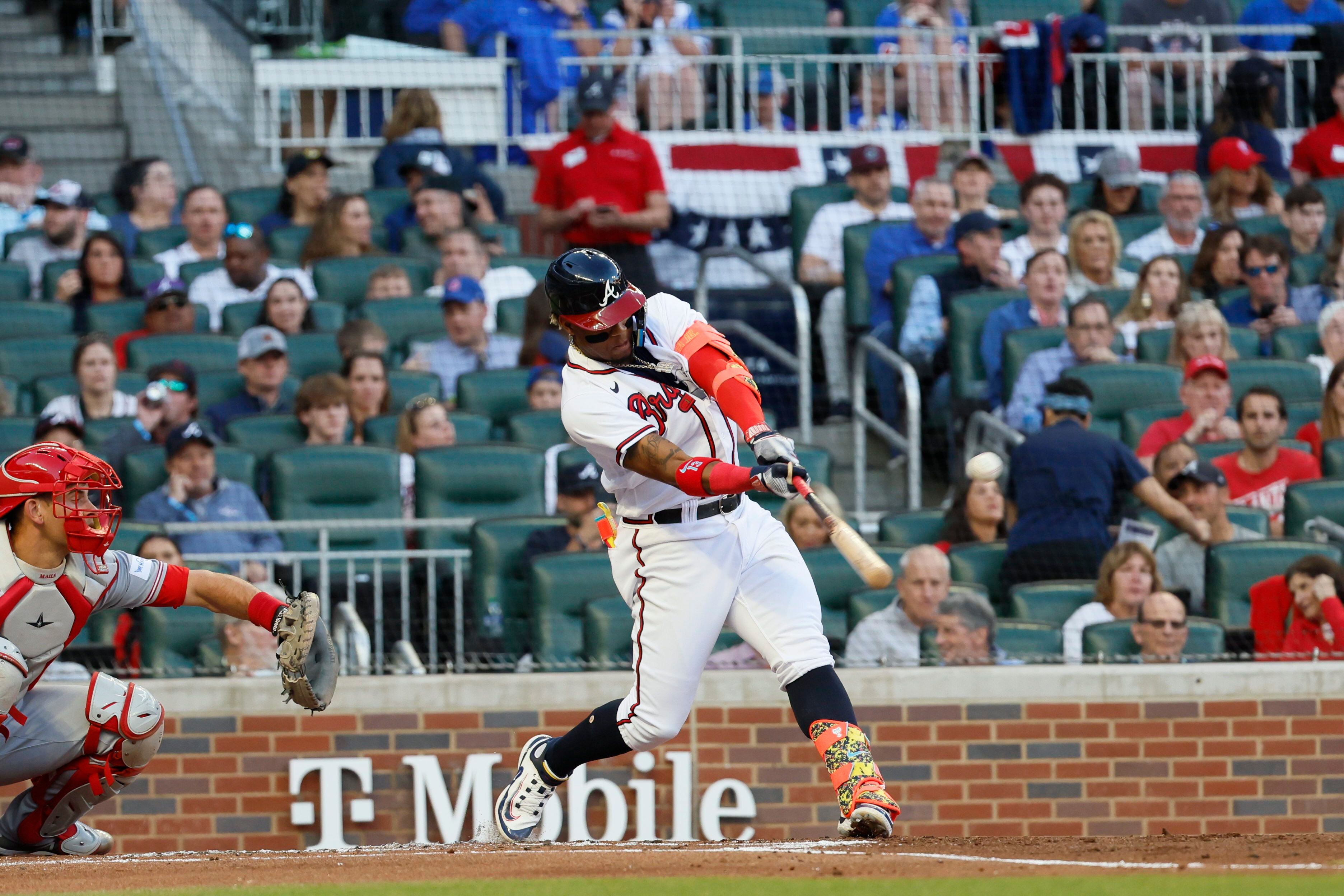 Eddie Rosario's HR gives Braves sweep of Reds