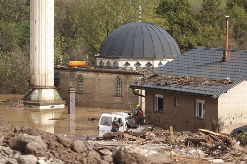 Rescuers search for missing people after floods and landslides hit the village of Donja Jablanica, Bosnia, Saturday, Oct. 5, 2024. (AP Photo/Armin Durgut)