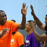 Dikembe high fives his teammates at the Breakthrough Atlanta Celebrity Basketball Game at the Lovett School in May 2017.