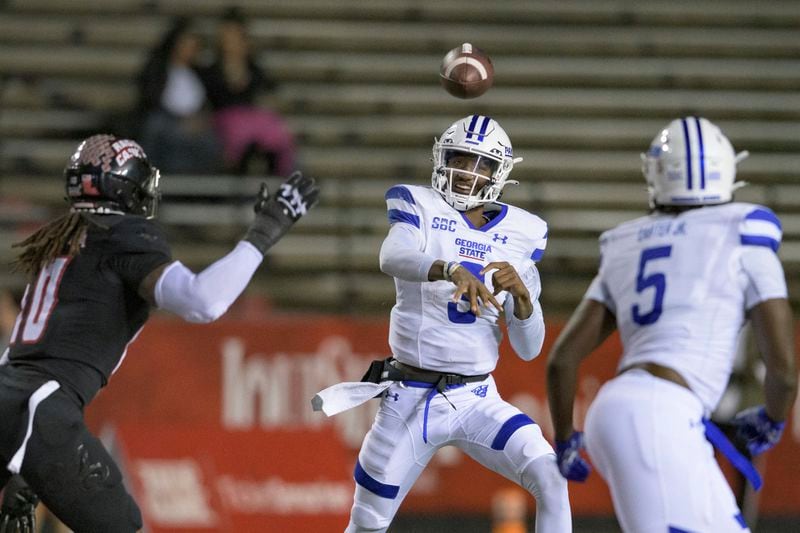 Georgia State quarterback Darren Grainger (3) throws to tight end Roger Carter (5) during the first half of the team's NCAA college football game against Louisiana-Lafayette in Lafayette, La., Thursday, Nov. 4, 2021. (AP Photo/Matthew Hinton)