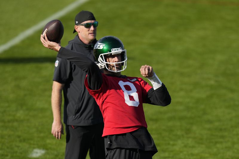 New York Jets quarterback Aaron Rodgers (8) participates in a training session in Ware, England, Friday, Oct. 4, 2024, ahead of the game between New York Jets and Minnesota Vikings at the Tottenham Hotspur stadium on Sunday. (AP Photo/Alastair Grant)