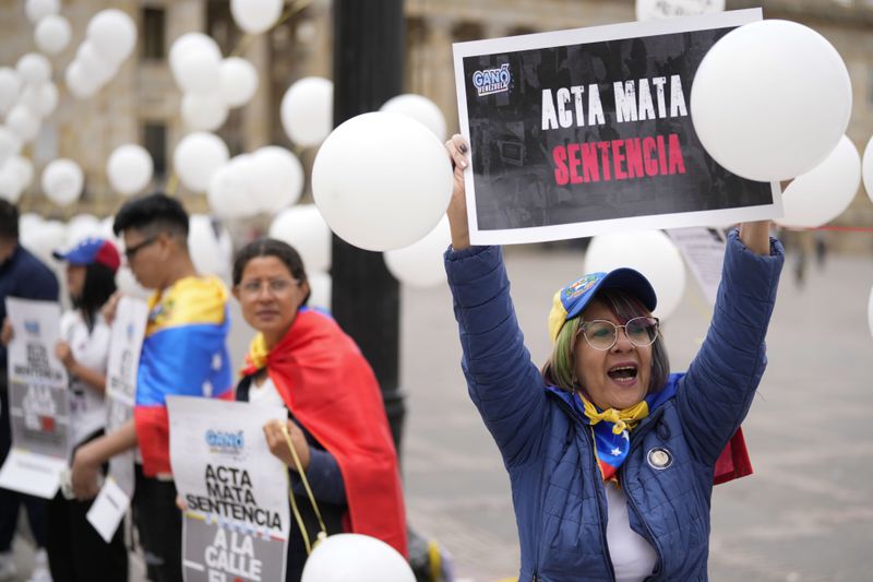 Gladis Echeto, 58, protests the reelection of Venezuelan President Nicolas Maduro one month after the disputed presidential vote which the opposition claims it won by a landslide in Bogota, Colombia, Wednesday, Aug. 28, 2024. (AP Photo/Fernando Vergara)