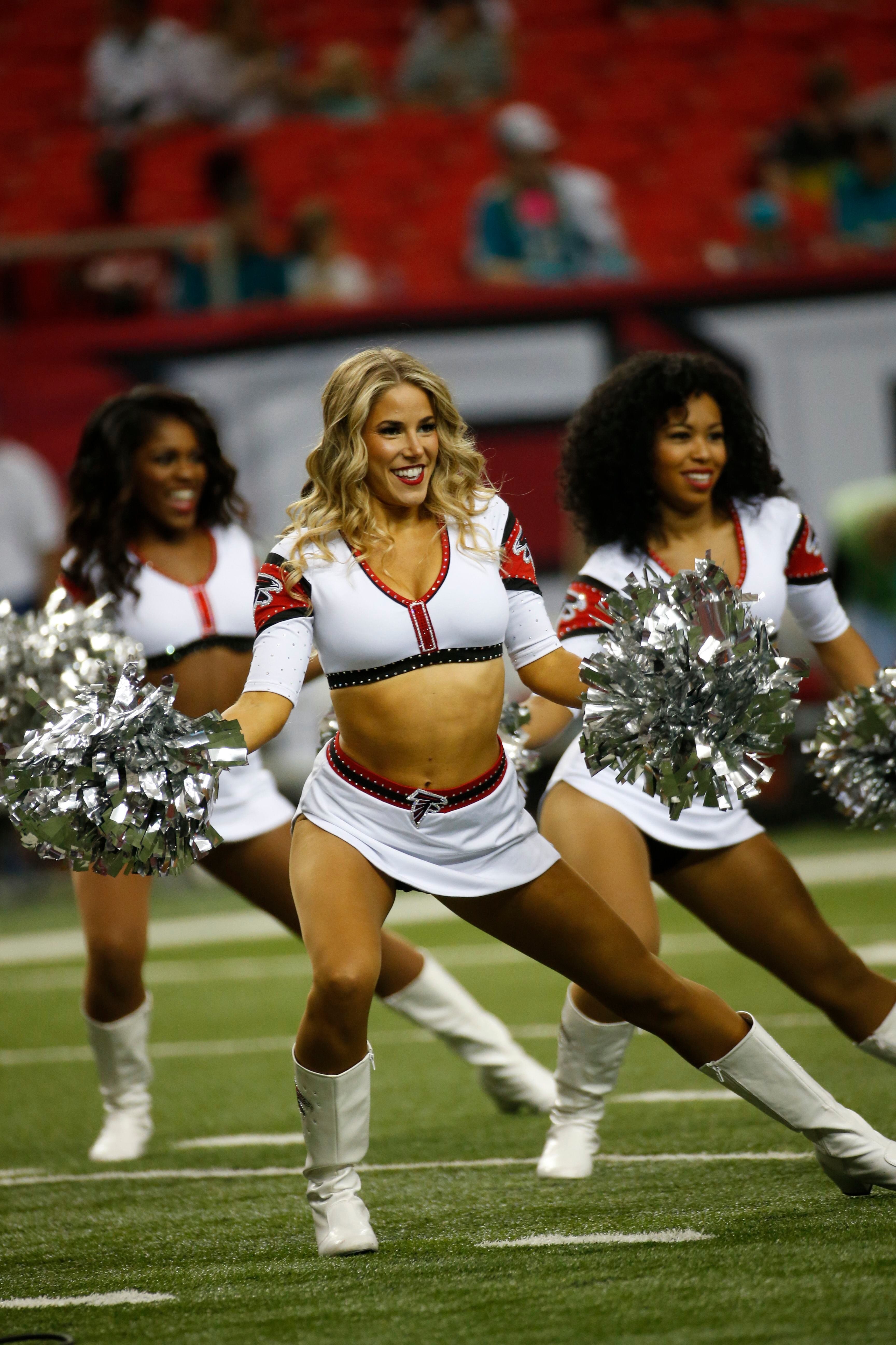 Dzwierzynski: It's time to end NFL cheerleading, Sports