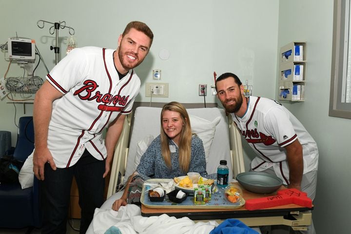 Photos: Braves visit Children’s Healthcare