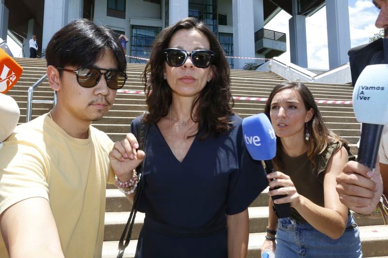 Spanish actress Silvia Bronchalo, mother of Daniel Sancho Bronchalo, leaves from Koh Samui provincial court in Surat Thani, southern Thailand, Thursday, Aug. 29, 2024. A court in Thailand has found Daniel Sancho Bronchalo, a member of a famous Spanish acting family, guilty of premeditated murder and sentenced him to life in prison, in a lurid case that involved the victim being dismembered. (AP Photo/Thanapat Cherajin)