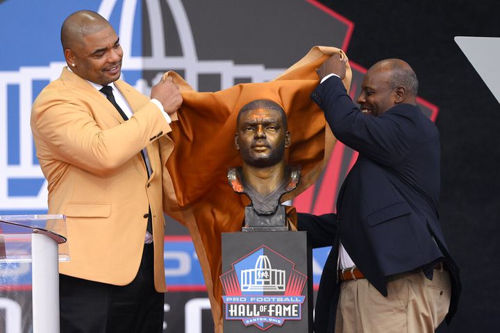 49ers celebrating Bryant Young's enshrinement into Hall of Fame