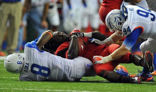 September 3, 2011: Georgia's Orson Charles catches a pass during the  Chick-Fil-A Kickoff Game between the Georgia Bulldogs and the Boise State  Broncos at the Georgia Dome in Atlanta, Georgia. Boise State