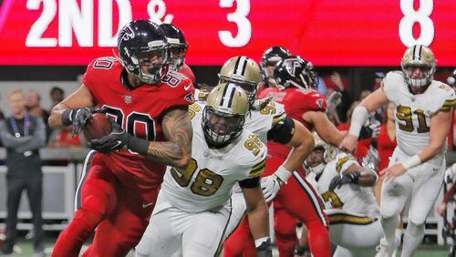 12/7/17 - Atlanta - Atlanta Falcons tight end Levine Toilolo (80) extends a catch near the end of the second quarter that lead to a Falcons TD.   Atlanta Falcons play their rival, the New Orleans Saints in an NFL football game at Mercedes-Benz Stadium in Atlanta.    BOB ANDRES  /BANDRES@AJC.COM