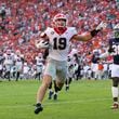 Georgia tight end Brock Bowers (19) scores a 40-yard touchdown reception for the go-ahead touchdown during the fourth quarter of their game Auburn at Jordan-Hare Stadium, Saturday, September 30, 2023, in Auburn, Al. Georgia won 27-20. Bowers had eight catches for 157 yards and one touchdown. (Jason Getz / Jason.Getz@ajc.com)