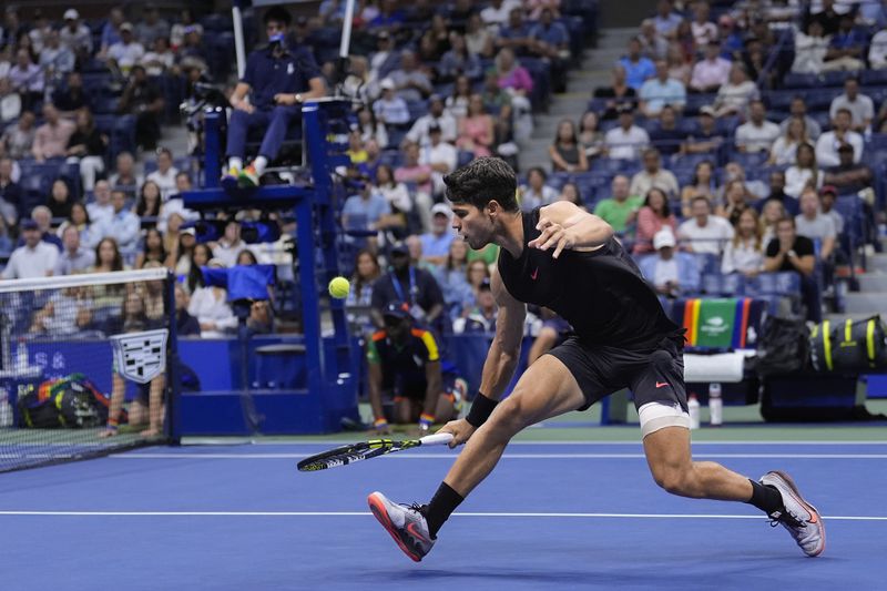 Carlos Alcaraz, of Spain returns a shot to Botic van De Zandschulp, of the Netherlands, during the second round of the U.S. Open tennis championships, Thursday, Aug. 29, 2024, in New York. (AP Photo/Matt Rourke)