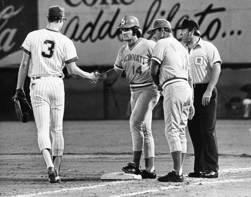 Braves' Dale Murphy shakes hands with the Reds' Pete Rose in 1978.