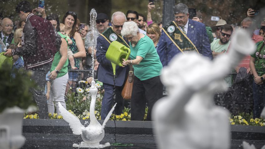 Fountain dying signals Savannah St. PatrickÕs Day Parade approach