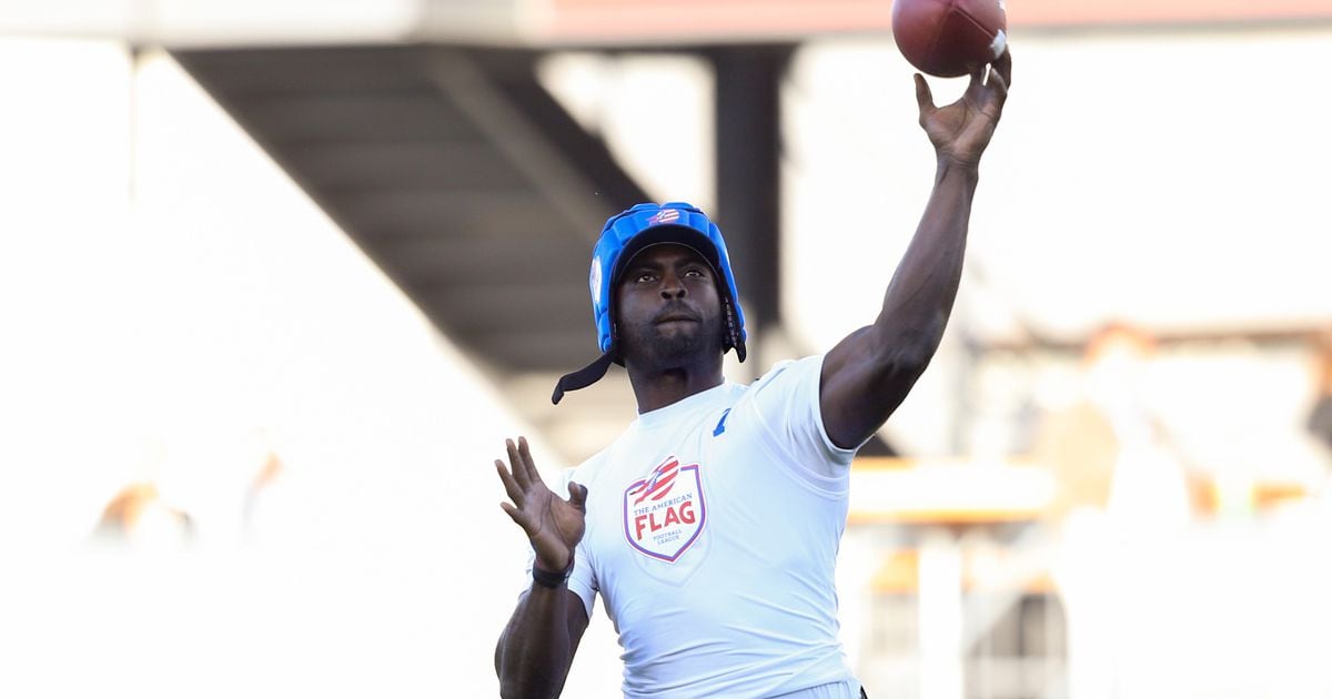 Michael Vick stars in flag football league's debut in San Jose