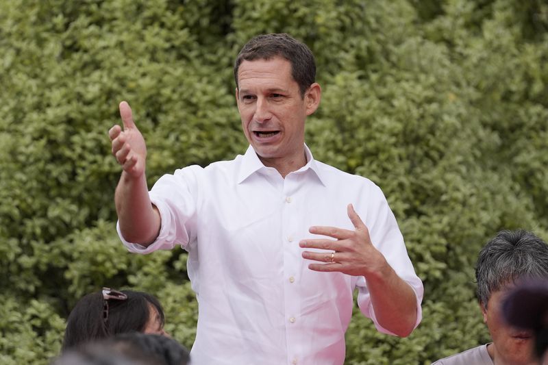 FILE - San Francisco mayoral candidate Daniel Lurie gestures while meeting with people at a neighborhood event in San Francisco, Saturday, Sept. 21, 2024. (AP Photo/Jeff Chiu, File)