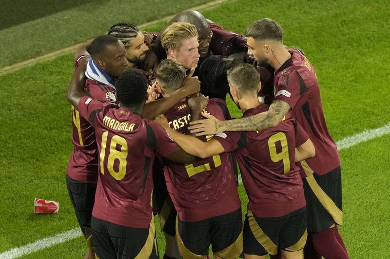 Belgium's Kevin De Bruyne celebrates after scoring his side's second goal with teammates during a Group E match between Belgium and Romania at the Euro 2024 soccer tournament in Cologne, Germany, Saturday, June 22, 2024. (AP Photo/Frank Augstein)